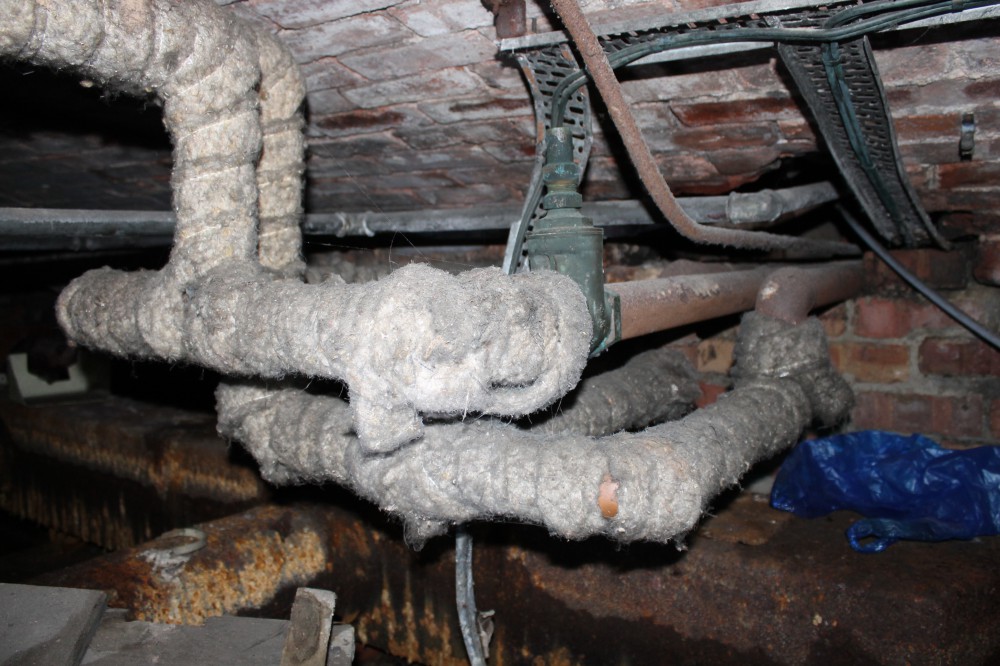Asbestos-cellar-in-church-4
